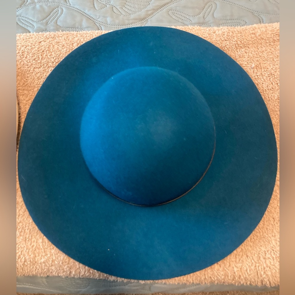 Set of Three Stylish 100% Wool Felt Hats in Burgundy, Blue, and Beige - Picture 3 of 13